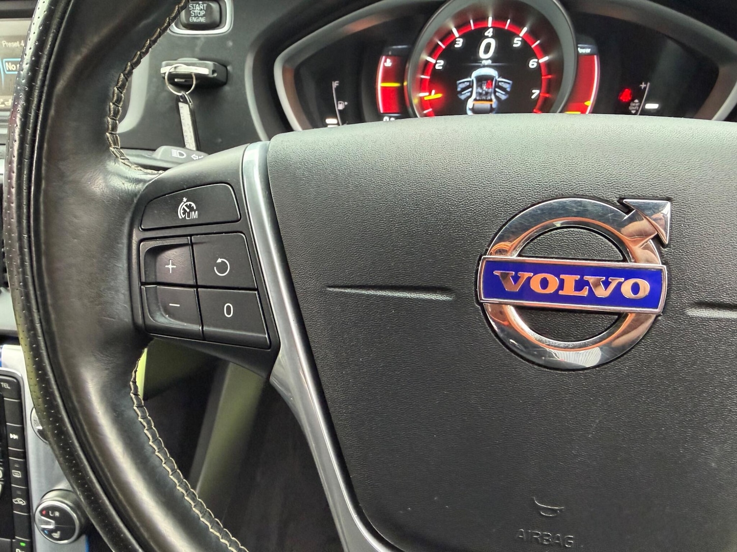 Used Volvo V40 2015 for sale - 77598158: Photo 21