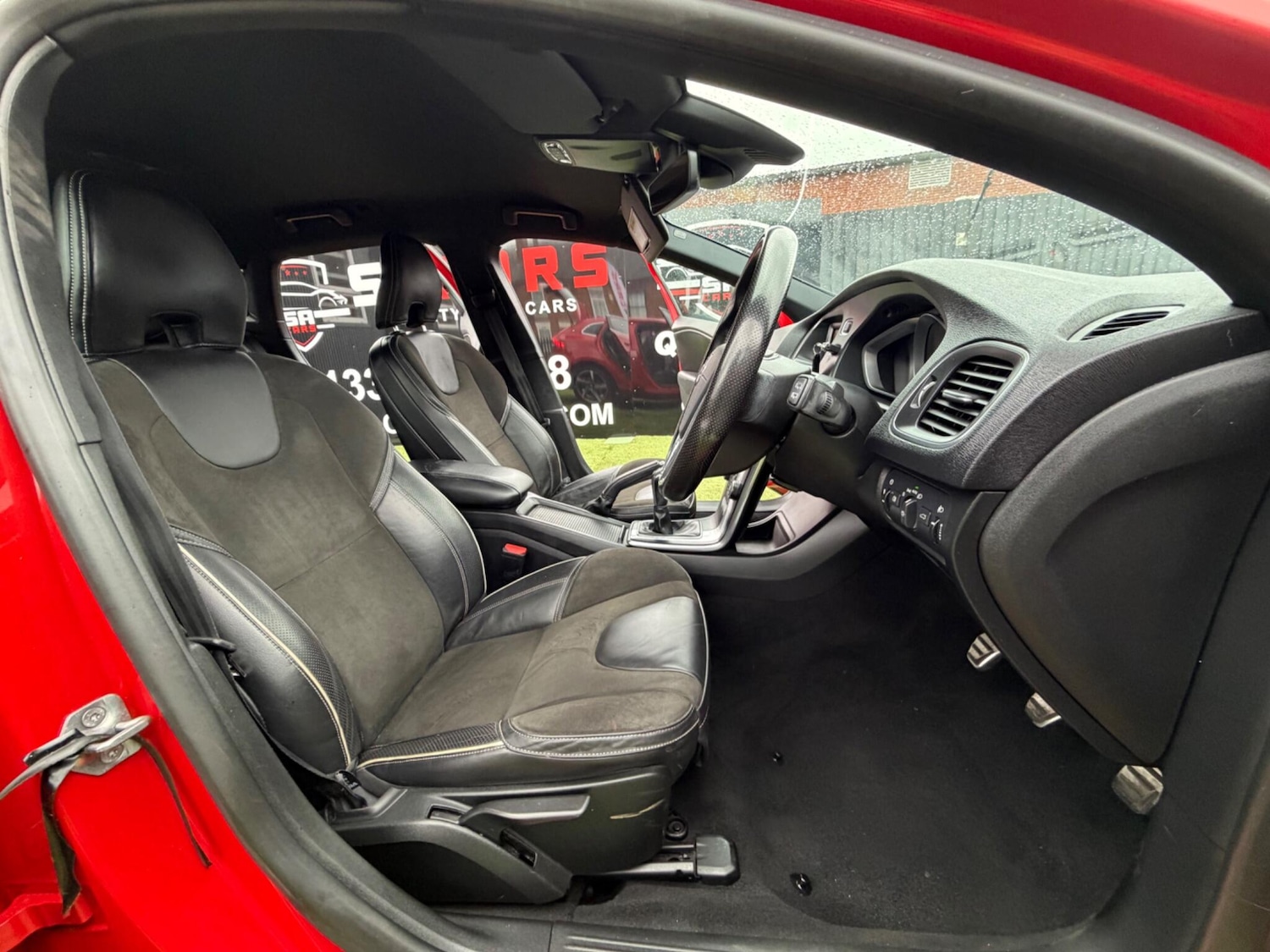 Used Volvo V40 2015 for sale - 77598158: Photo 28