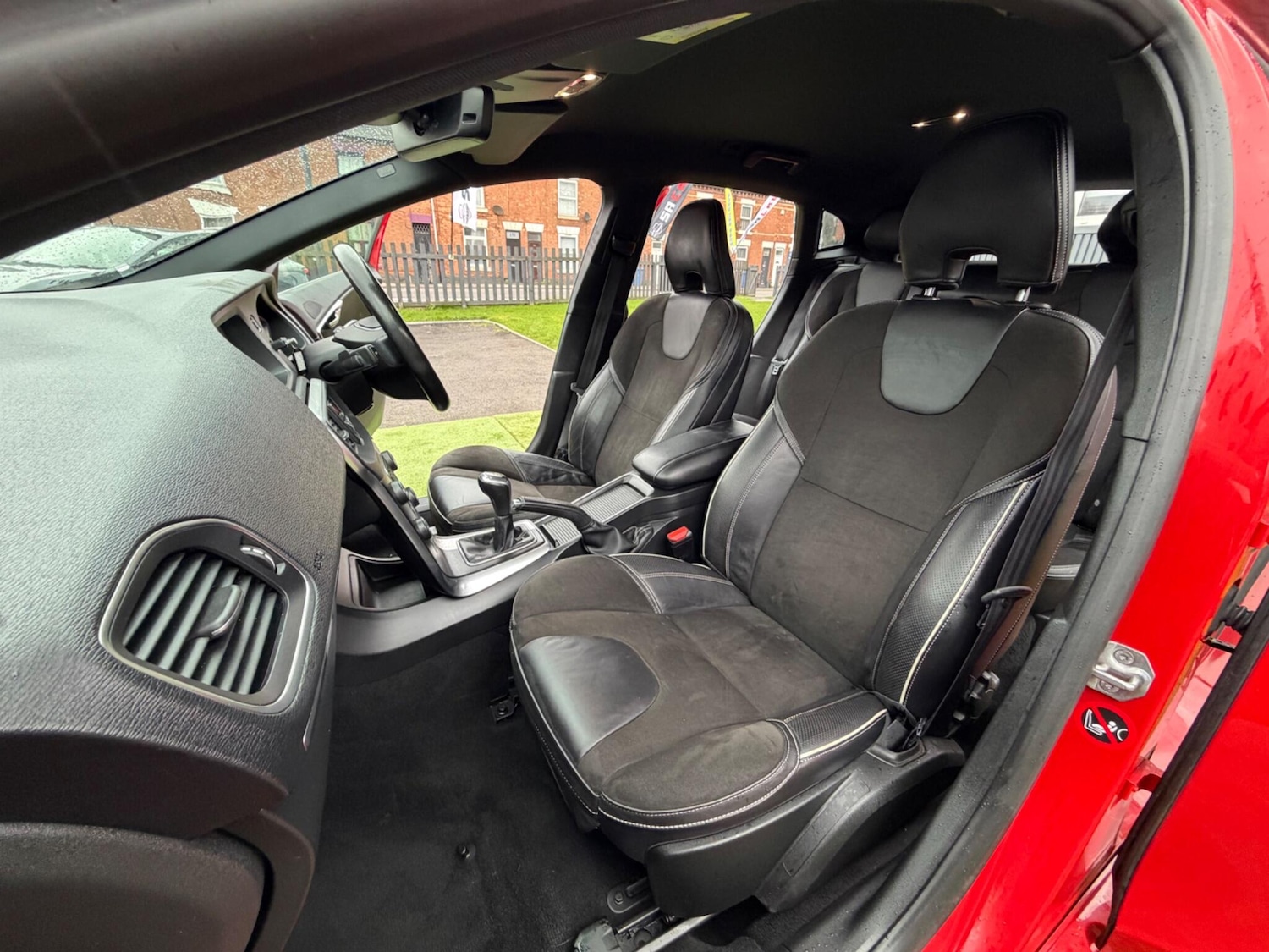 Used Volvo V40 2015 for sale - 77598158: Photo 31