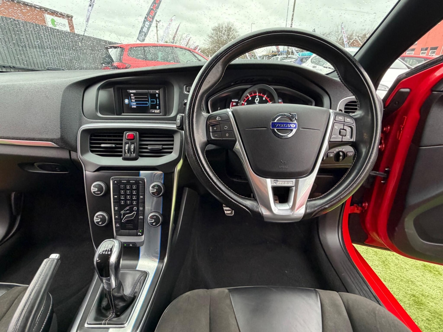 Used Volvo V40 2015 for sale - 77598158: Photo 41