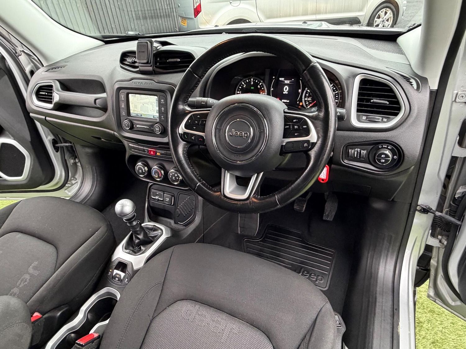 Used Jeep Renegade 2017 for sale - 77175817: Photo 3