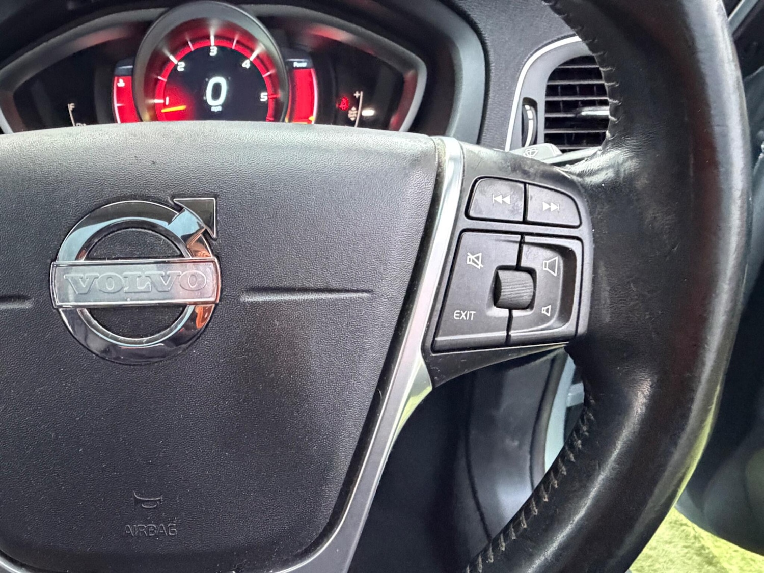 Used Volvo V40 for sale - 77268074: Photo 22