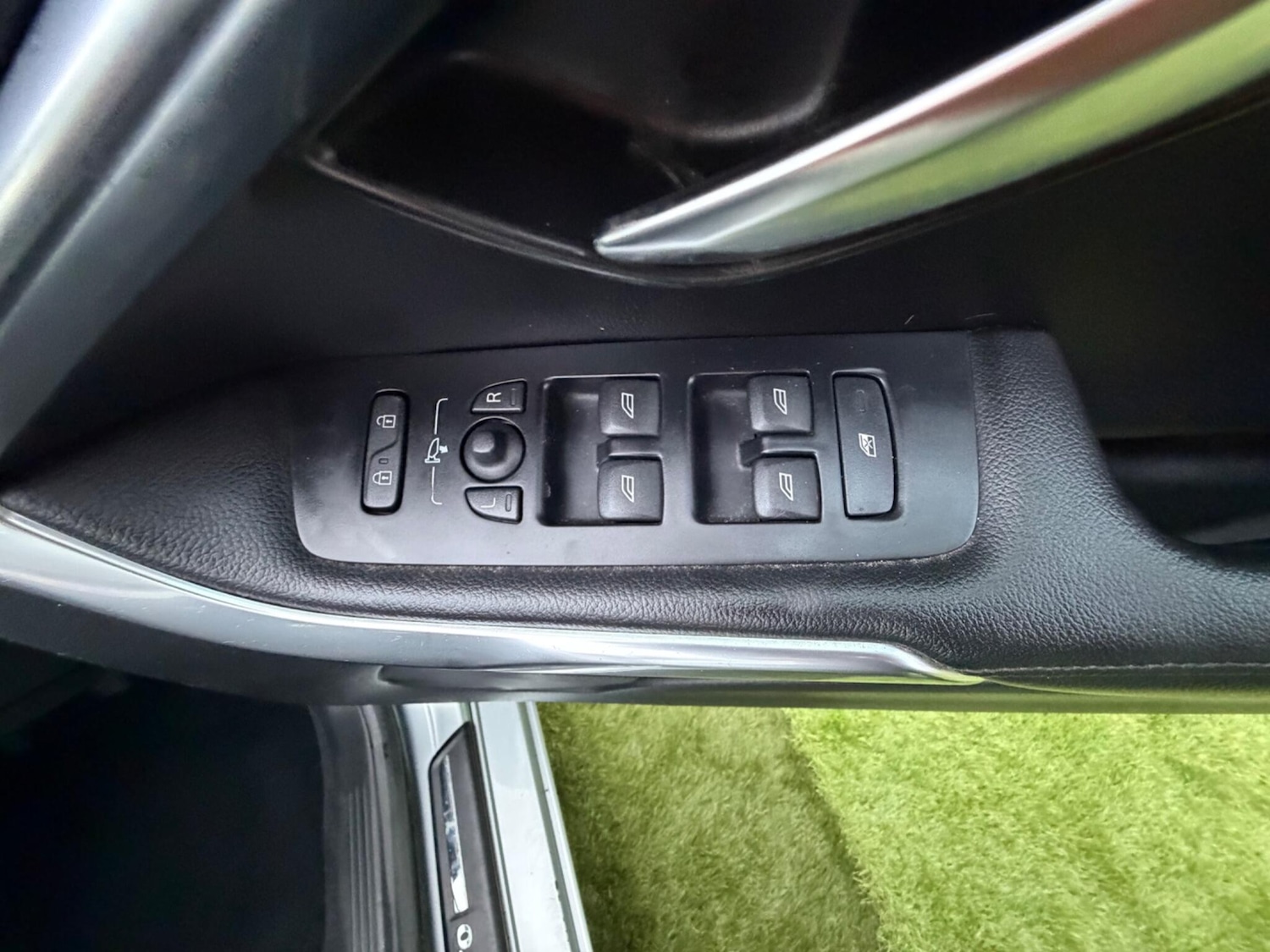 Used Volvo V40 for sale - 77268074: Photo 25