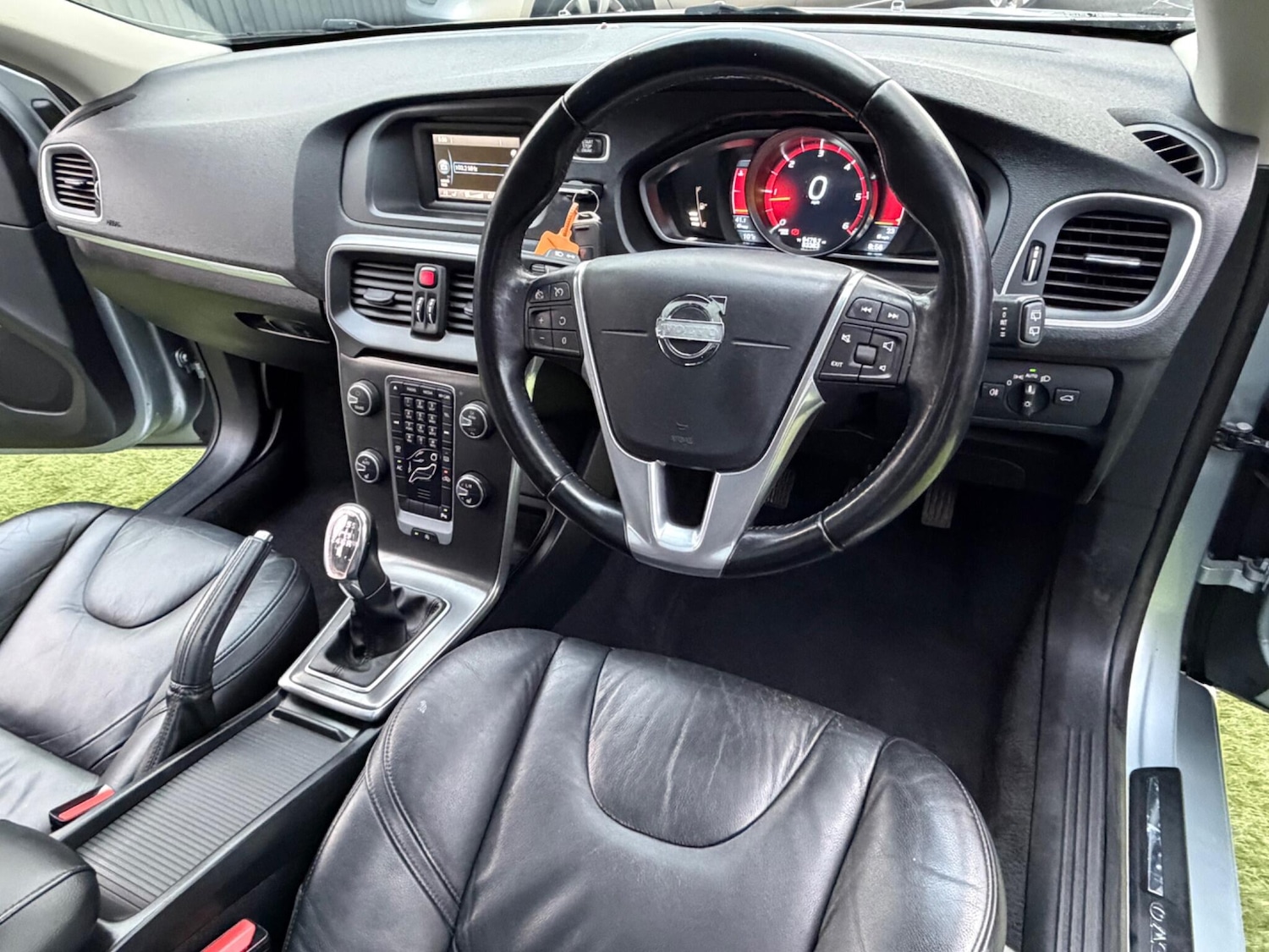 Used Volvo V40 for sale - 77268074: Photo 3