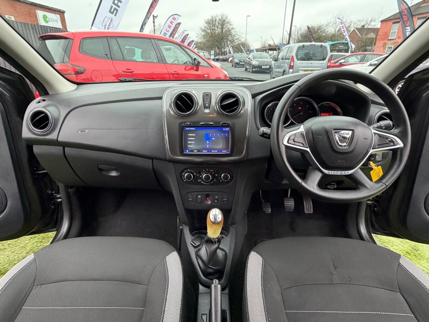 Used Dacia Sandero Stepway for sale - 77496823: Photo 2