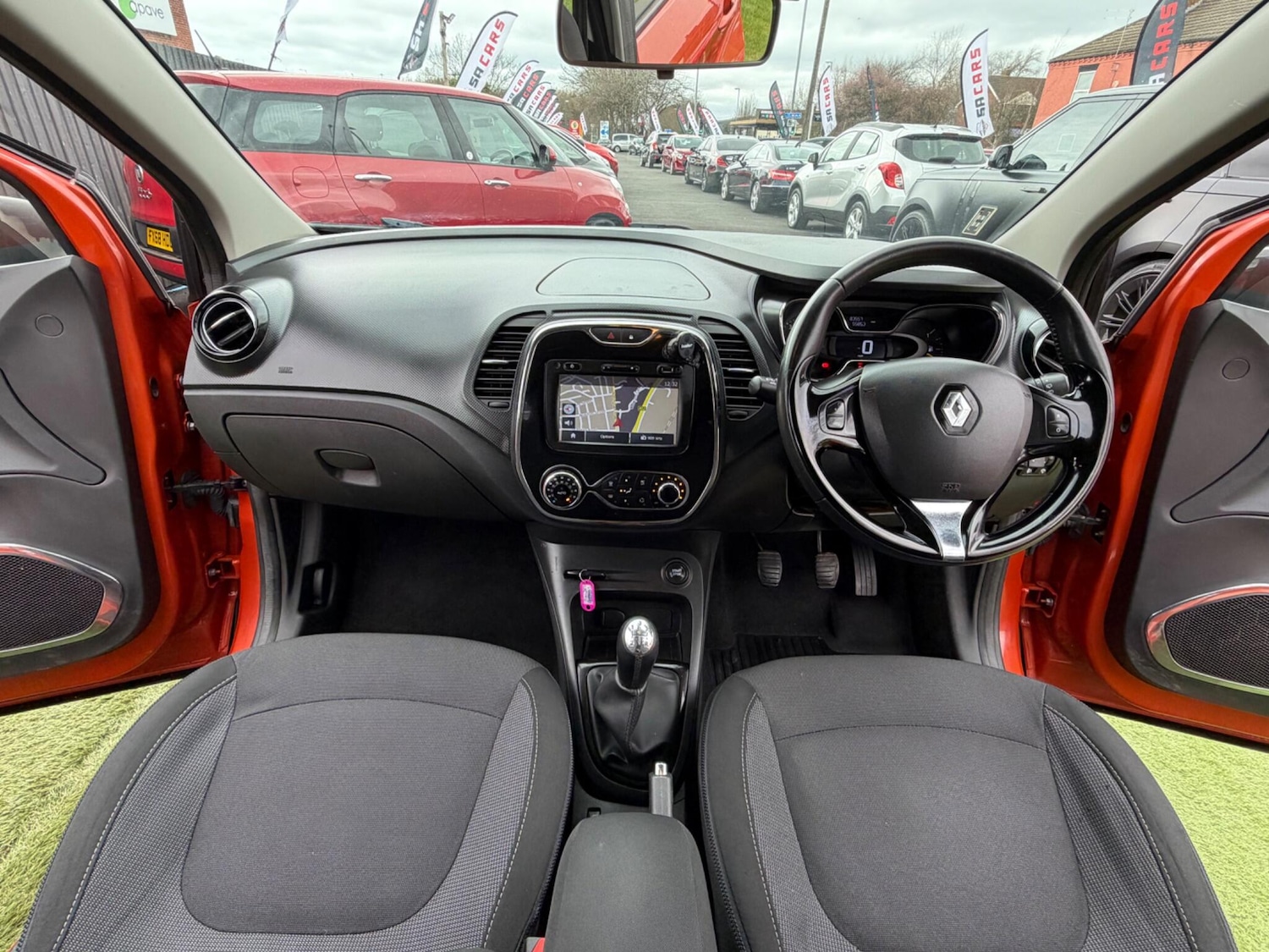 Used Renault Captur for sale - 77898452: Photo 2