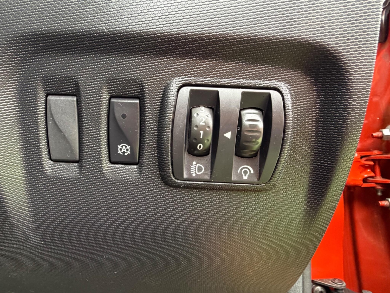 Used Renault Captur for sale - 77898452: Photo 24