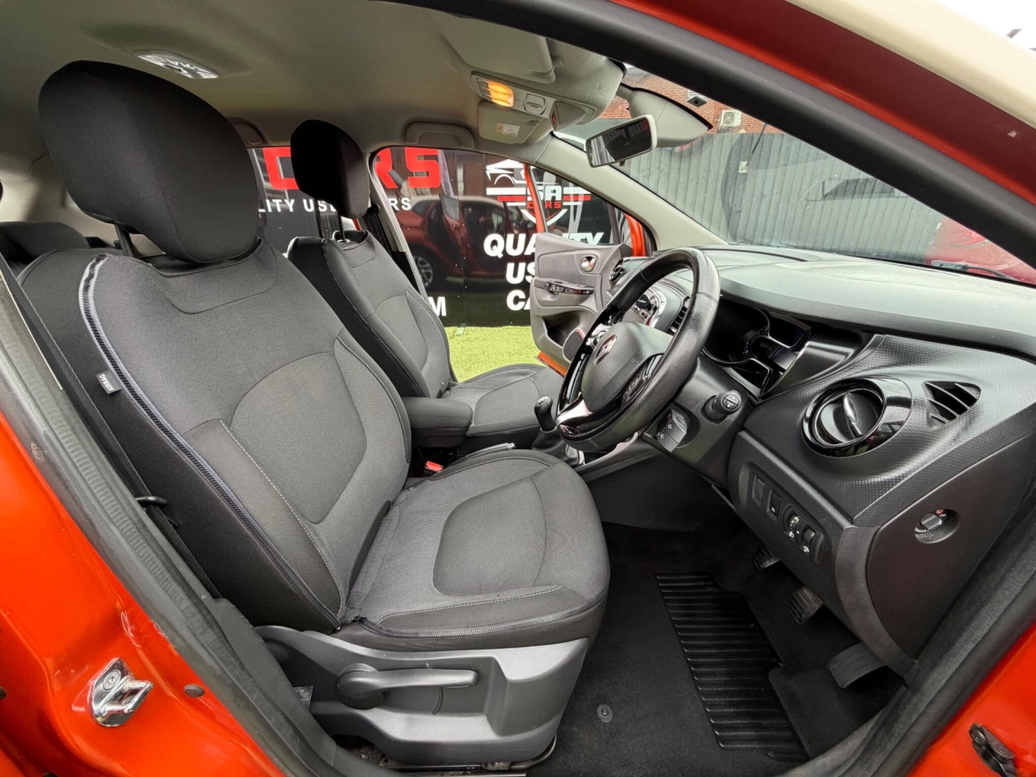 Used Renault Captur for sale - 77898452: Photo 25