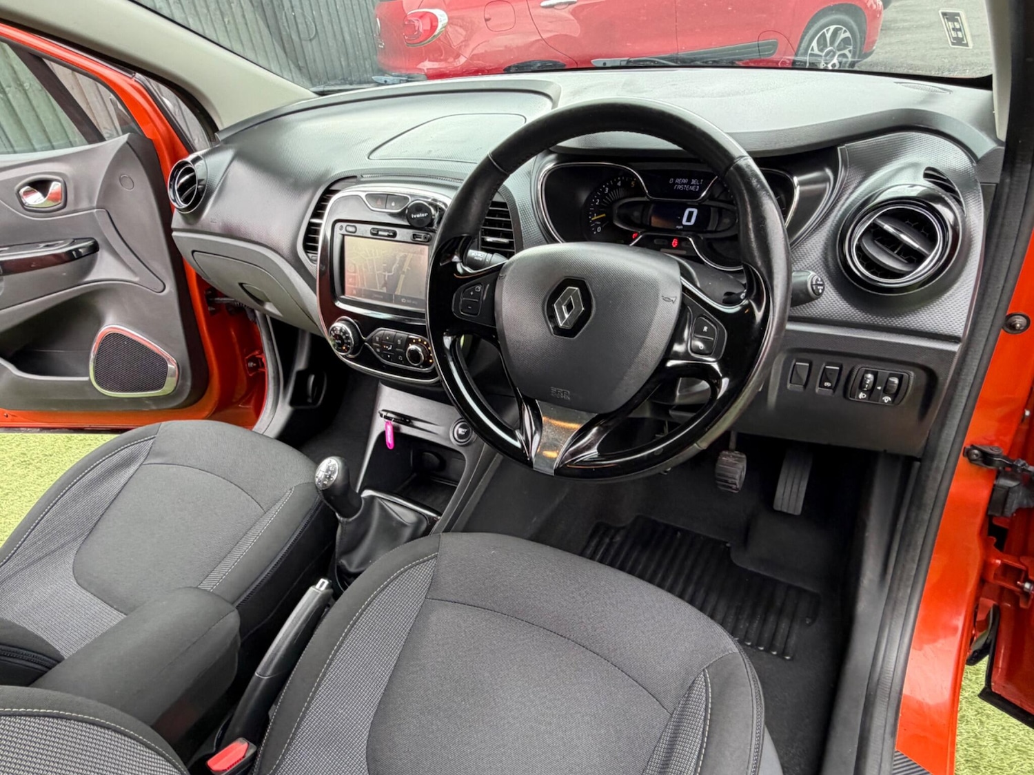 Used Renault Captur for sale - 77898452: Photo 3