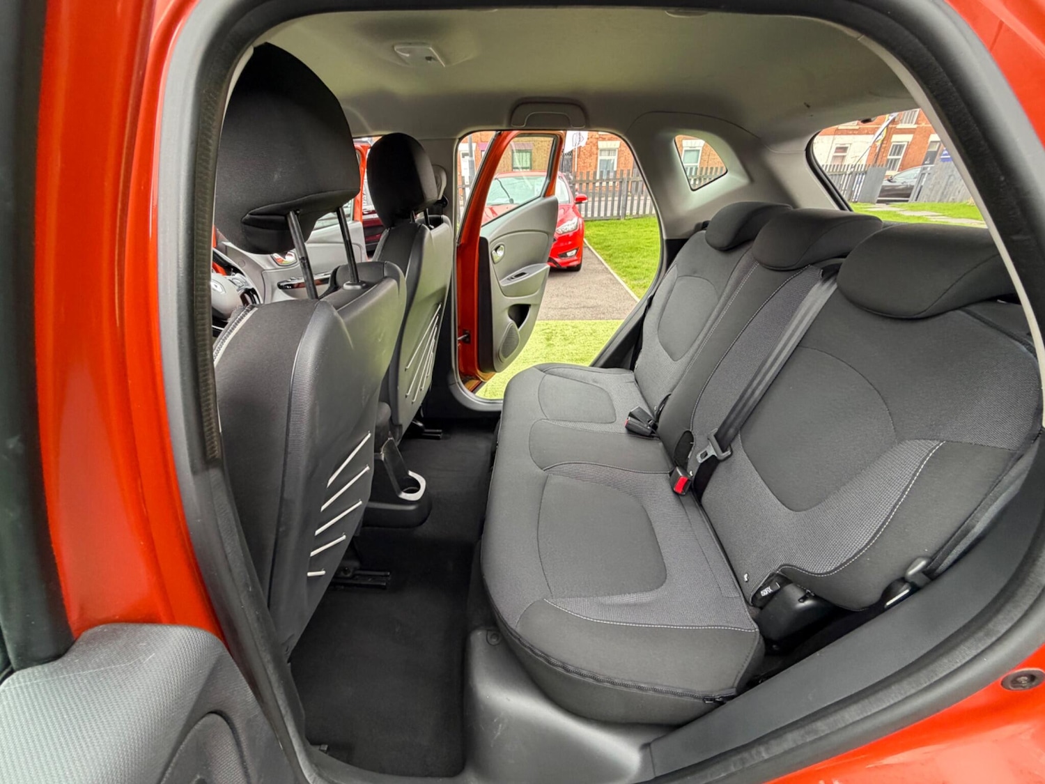 Used Renault Captur for sale - 77898452: Photo 32