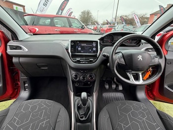 Used Peugeot 2008 2015 for sale - 77982629: Photo