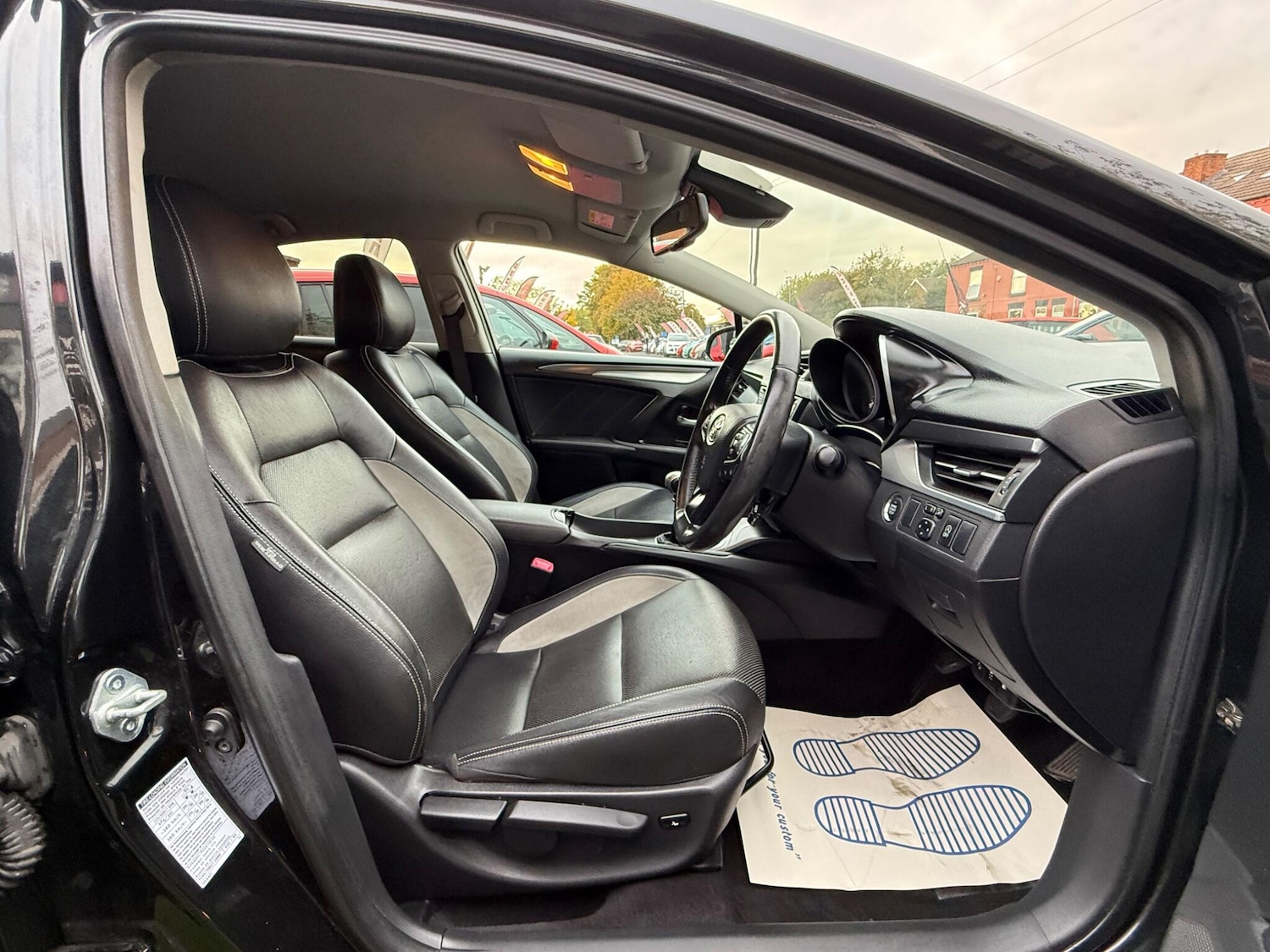 Used Toyota Avensis 2015 for sale - 76701849: Photo 20