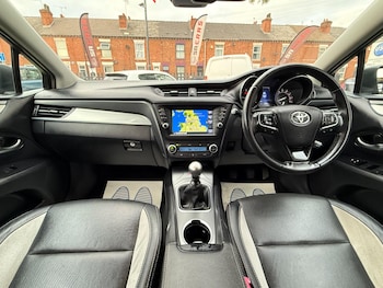 Used Toyota Avensis 2015 for sale - 76701849: Photo