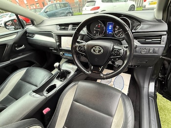 Used Toyota Avensis 2015 for sale - 76701849: Photo