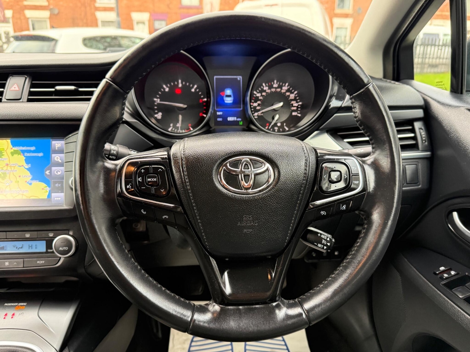 Used Toyota Avensis 2015 for sale - 76701849: Photo 40