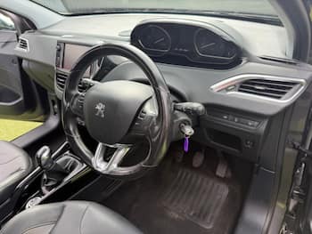 Used Peugeot 2008 2015 for sale - 79589617: Photo