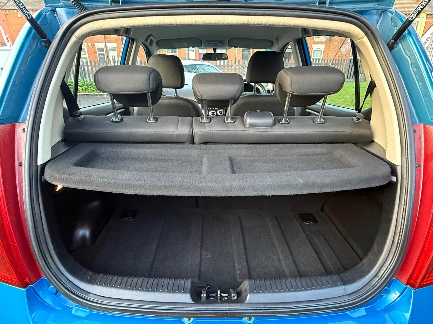 Used Hyundai i10 2011 for sale - 76703611: Photo 41