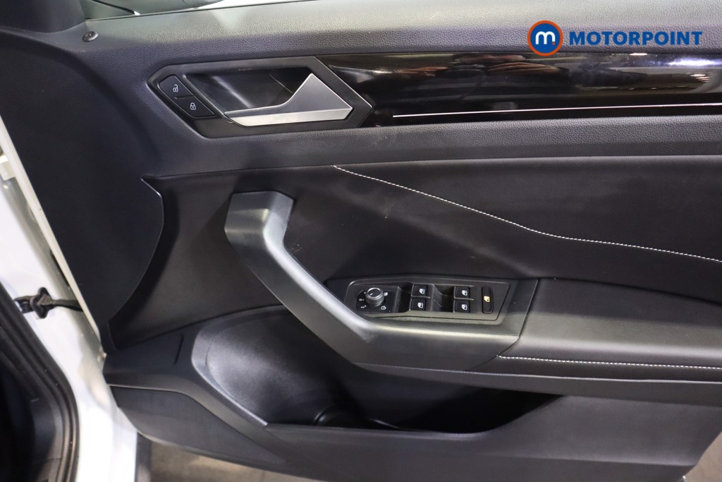 Used Volkswagen T-Roc 2024 for sale - 76641317: Photo 17