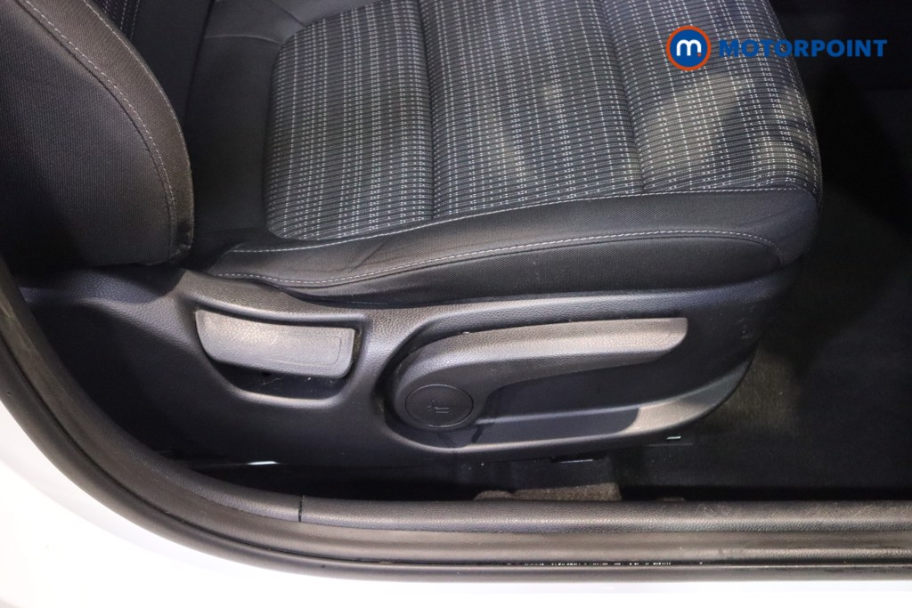 Used Kia Stonic 2022 for sale - 76782667: Photo 25