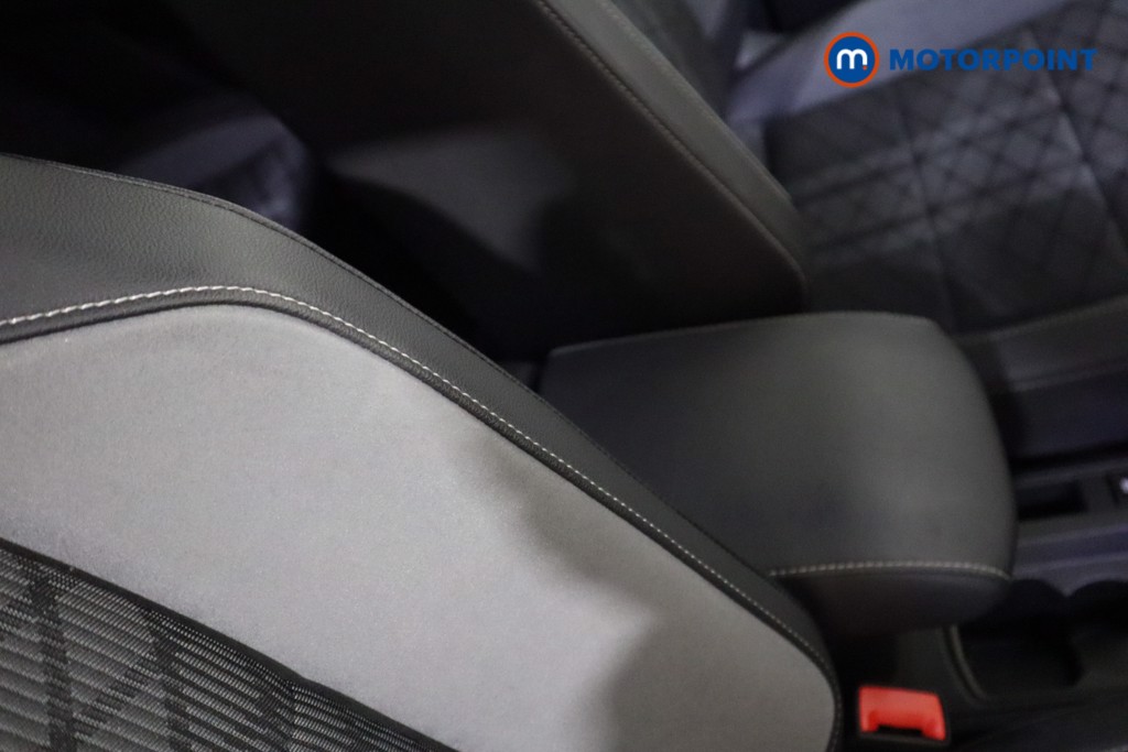 Used Volkswagen T-Roc 2024 for sale - 77916782: Photo 31