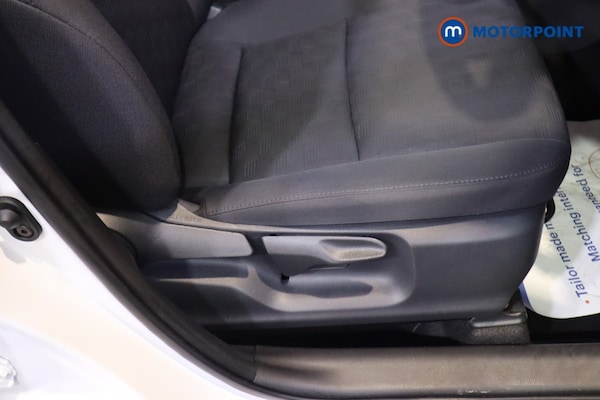 Used Toyota Yaris 2024 for sale - 76184708: Photo 23