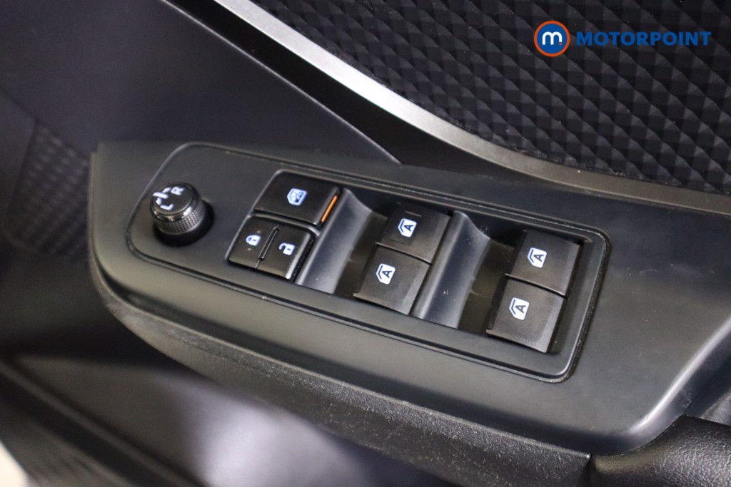 Used Toyota C-HR 2018 for sale - 77579109: Photo 19