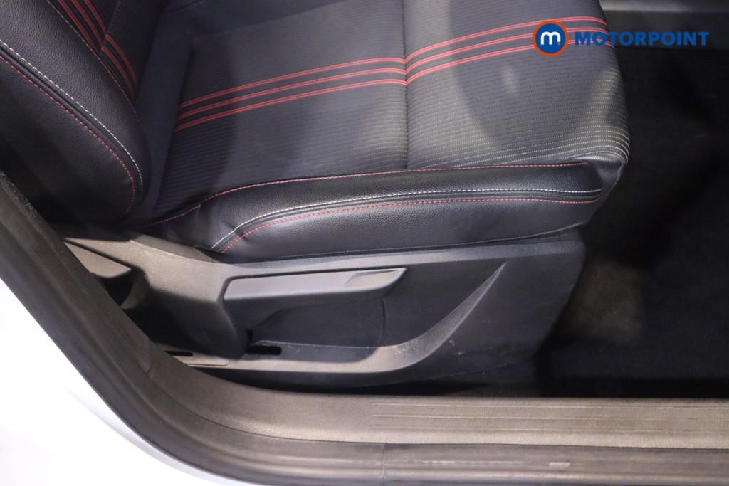 Used Renault Clio 2023 for sale - 76782637: Photo 25