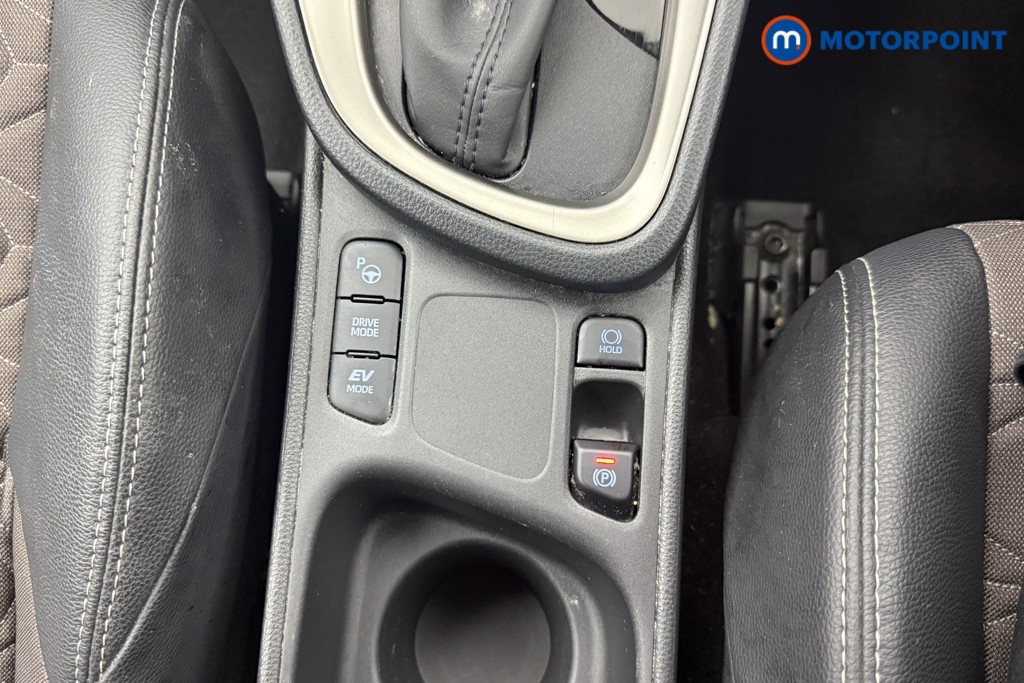 Used Toyota Yaris Cross 2022 for sale - 77211234: Photo 14