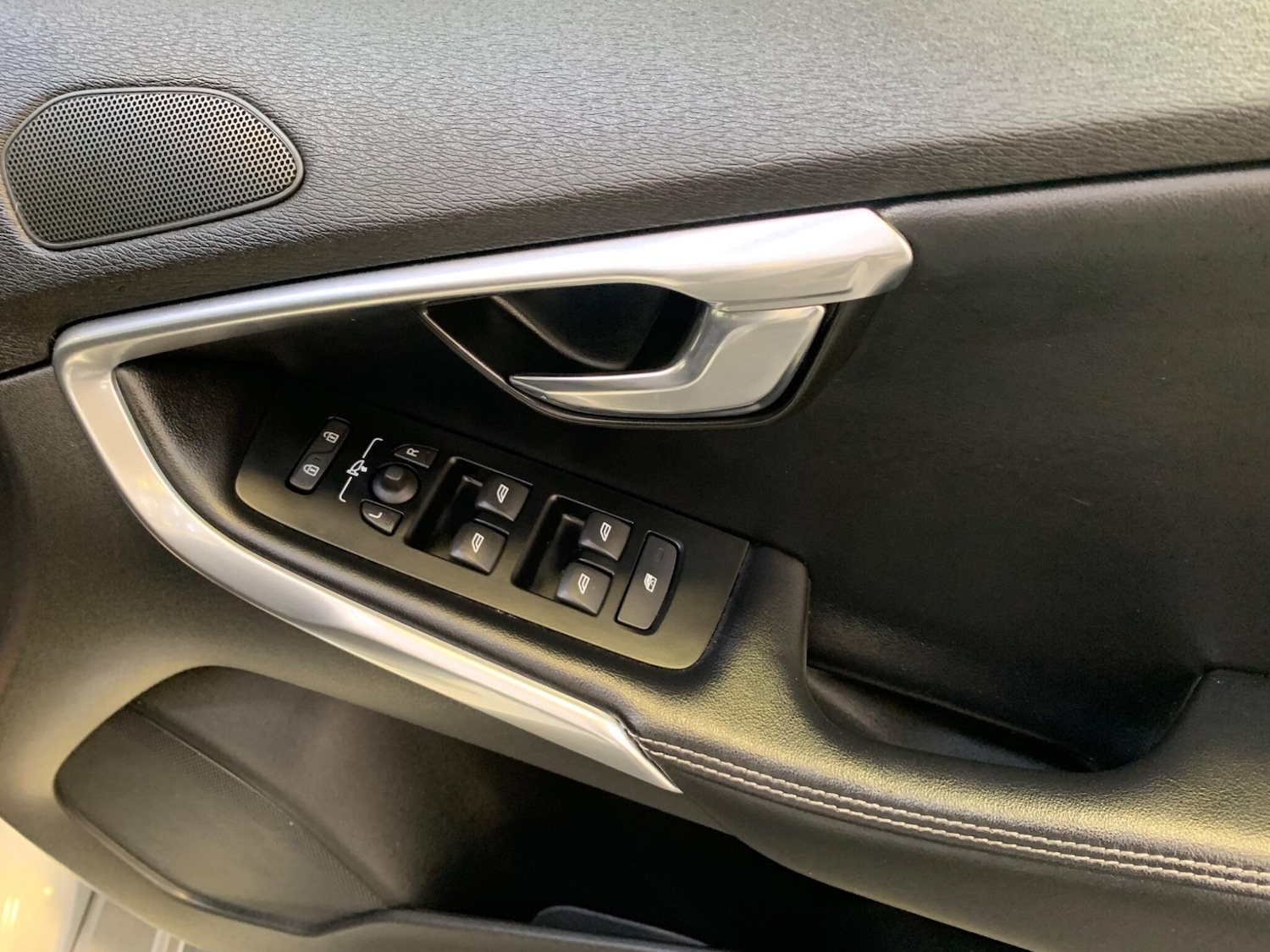 Used Volvo V40 2018 for sale - 76612955: Photo 19