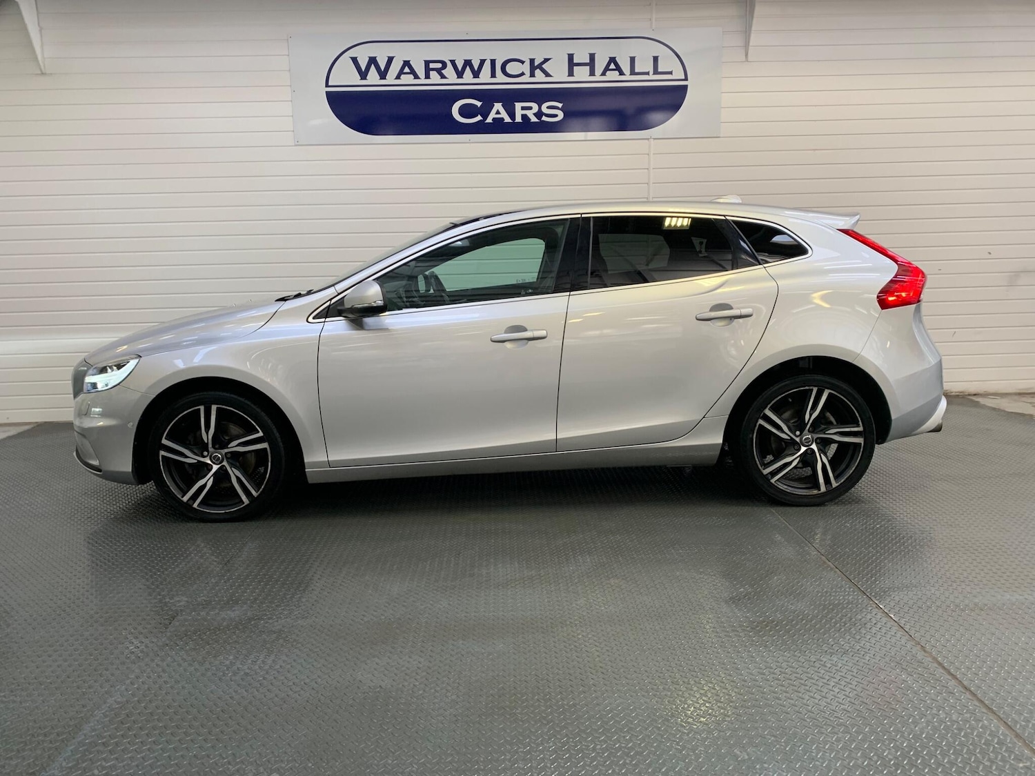 Used Volvo V40 2018 for sale - 76612955: Photo 3