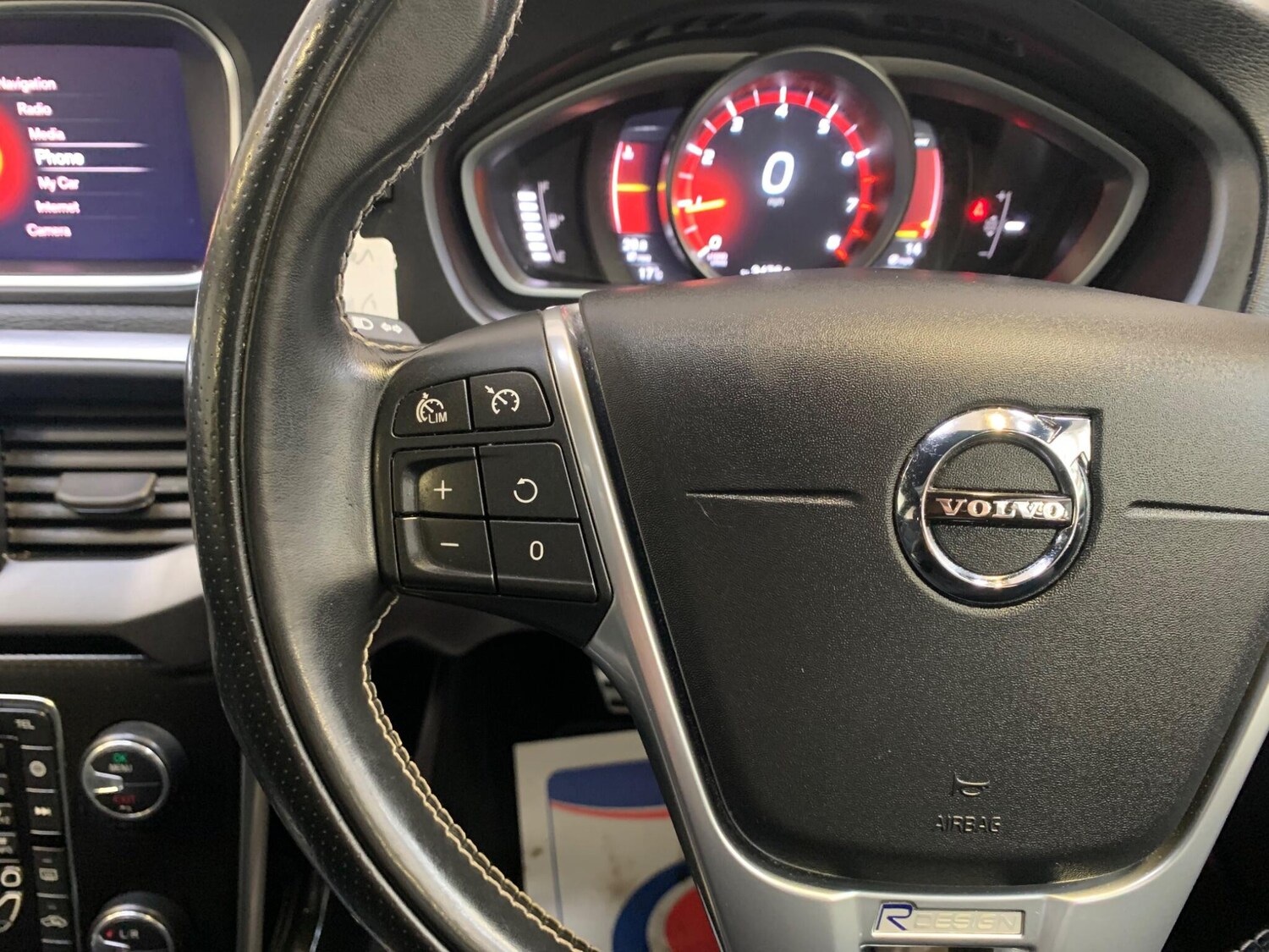 Used Volvo V40 2018 for sale - 76612955: Photo 43