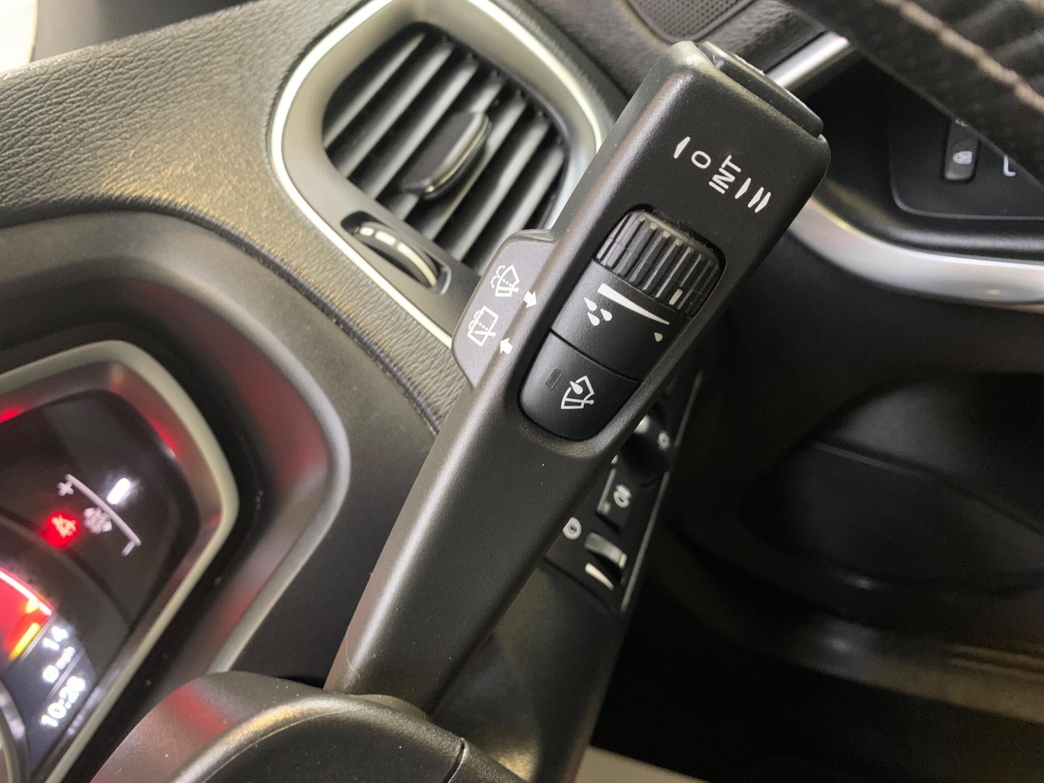 Used Volvo V40 2018 for sale - 76612955: Photo 45