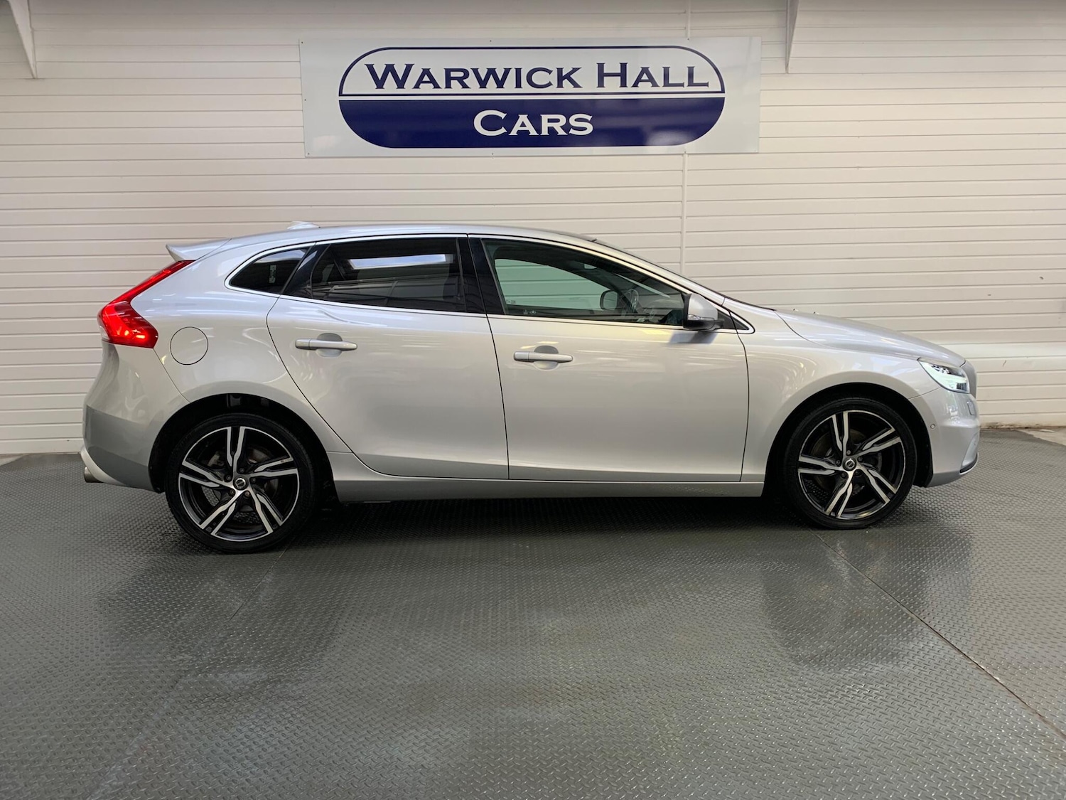 Used Volvo V40 2018 for sale - 76612955: Photo 5