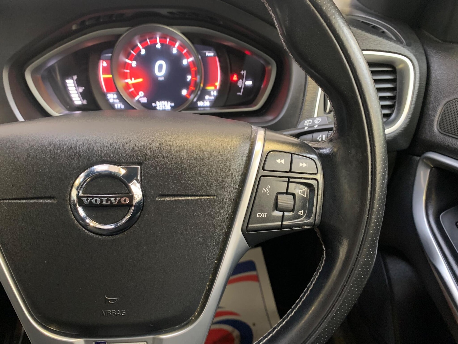 Used Volvo V40 2018 for sale - 76612955: Photo 50