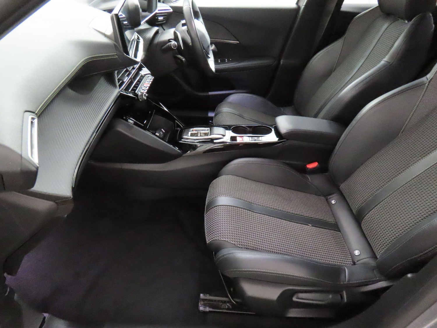 Used Peugeot 2008 2022 for sale - 77143005: Photo 14