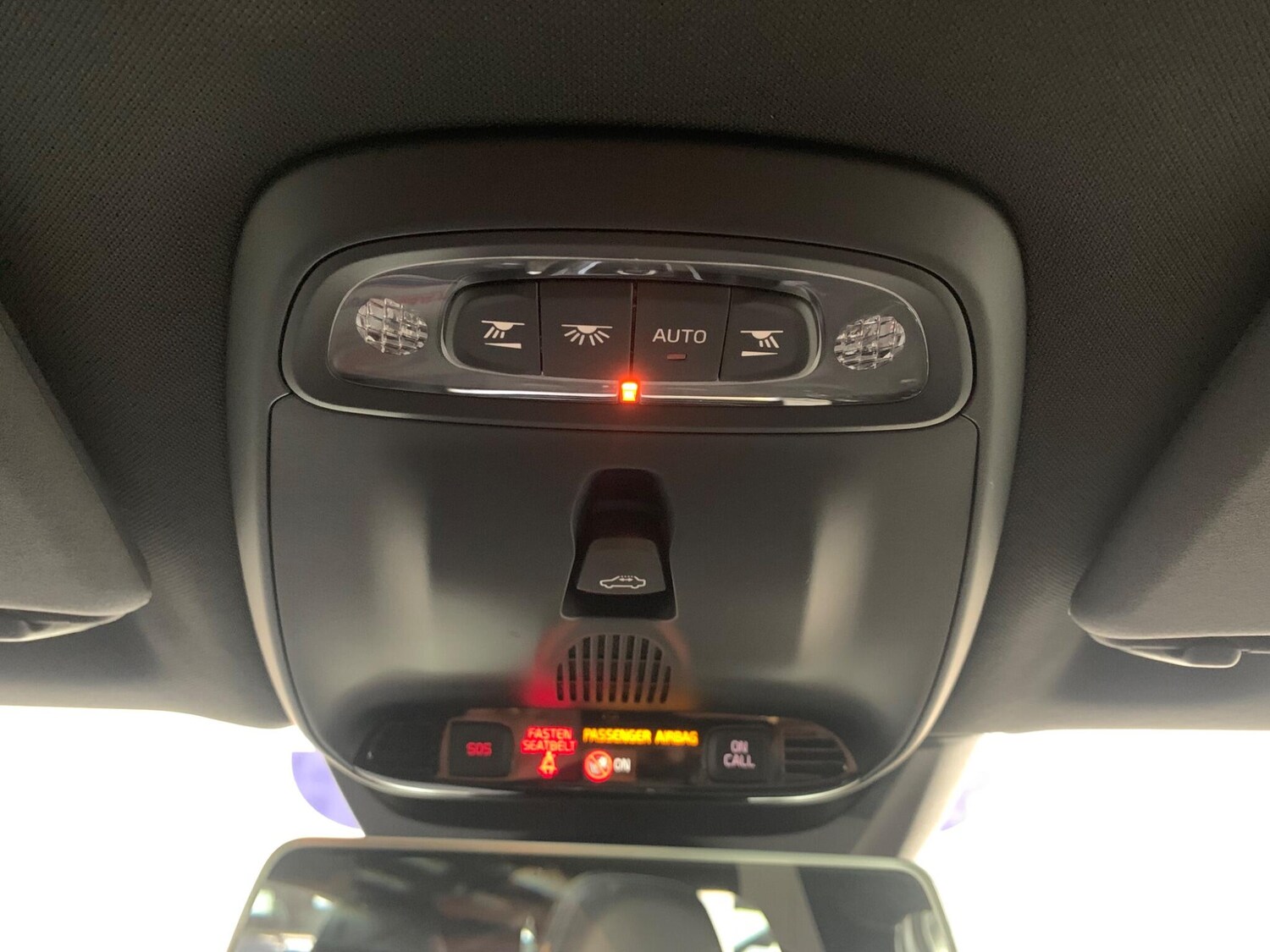 Used Volvo V40 2018 for sale - 75781038: Photo 41