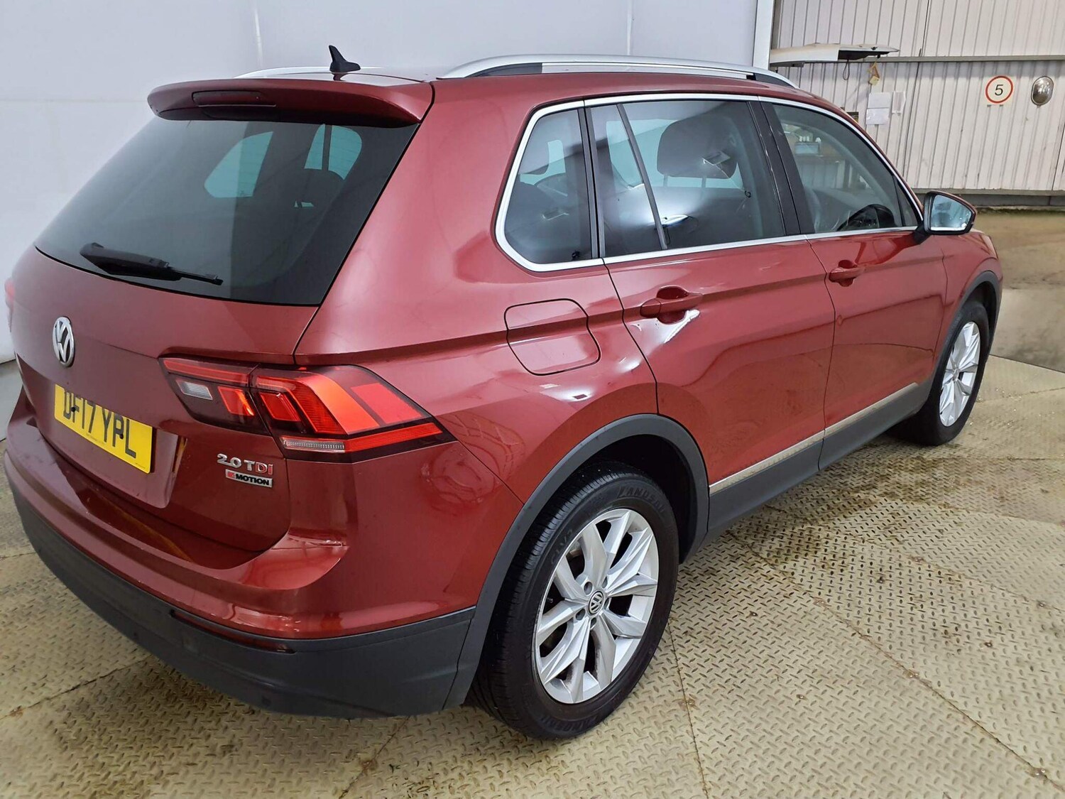 Used Volkswagen Tiguan 2017 for sale - 77377143: Photo 9