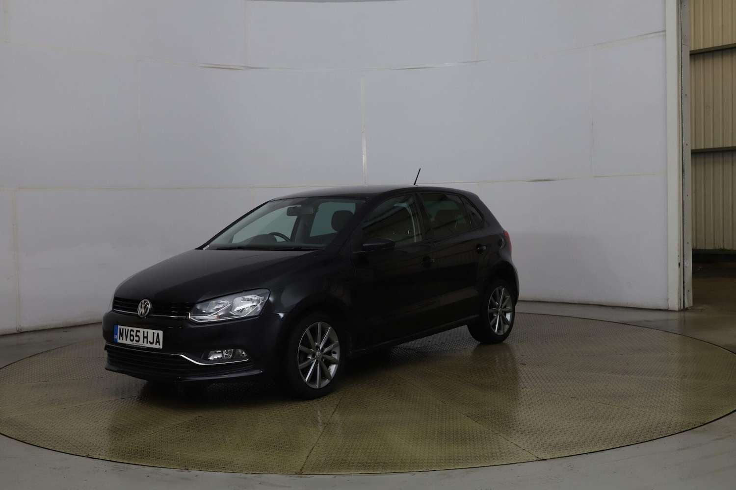 Used Volkswagen Polo 2015 for sale - 76607085: Photo 1