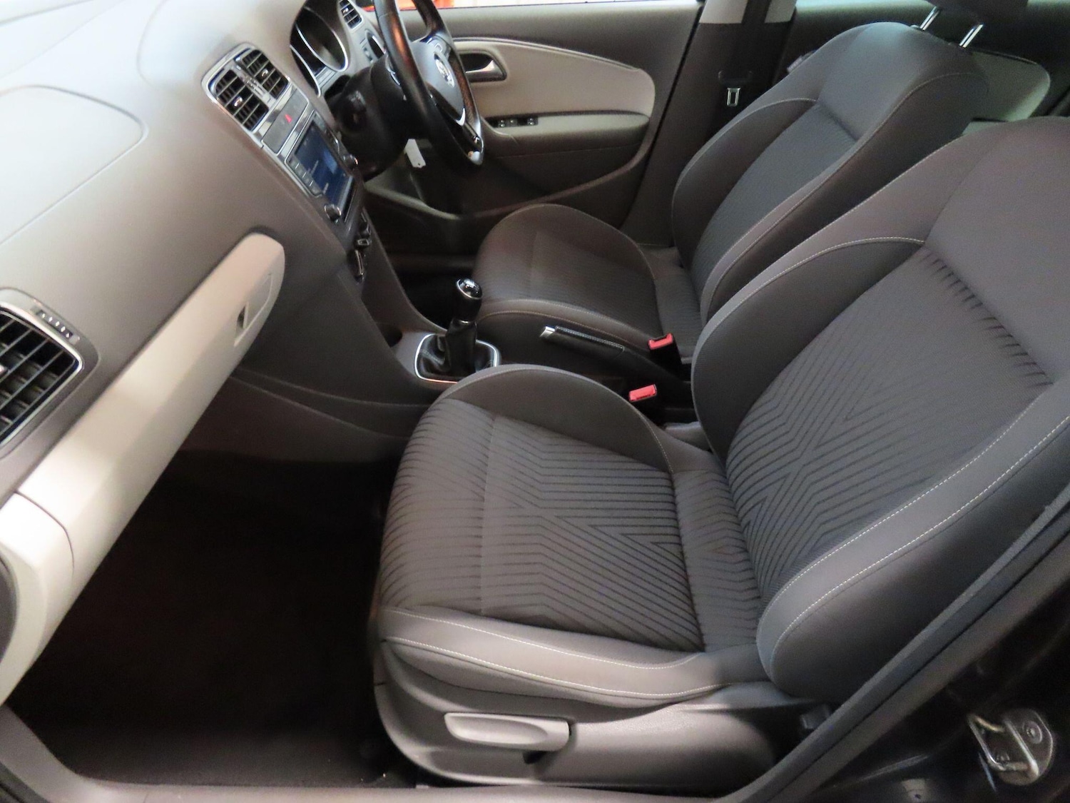 Used Volkswagen Polo 2015 for sale - 76607085: Photo 14