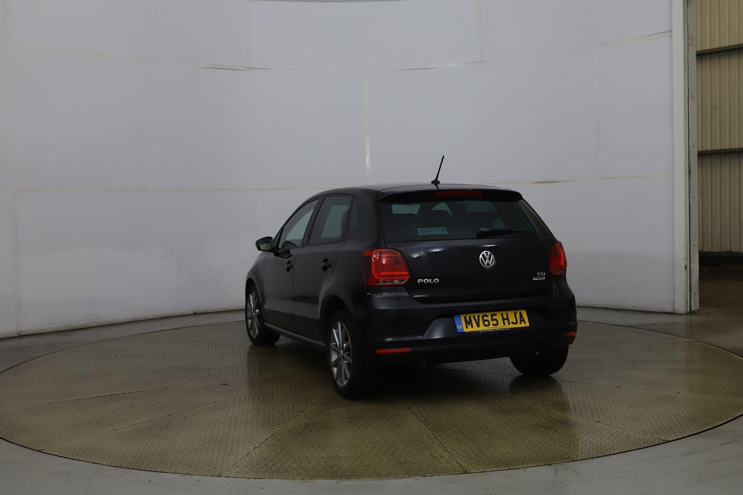 Used Volkswagen Polo 2015 for sale - 76607085: Photo 5