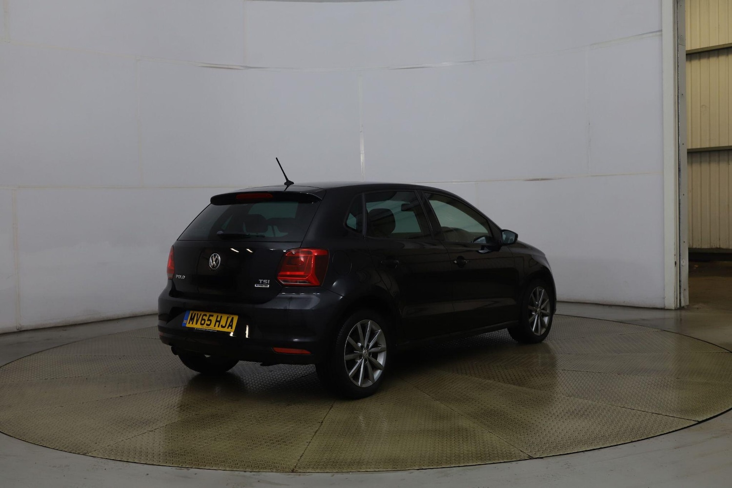 Used Volkswagen Polo 2015 for sale - 76607085: Photo 9
