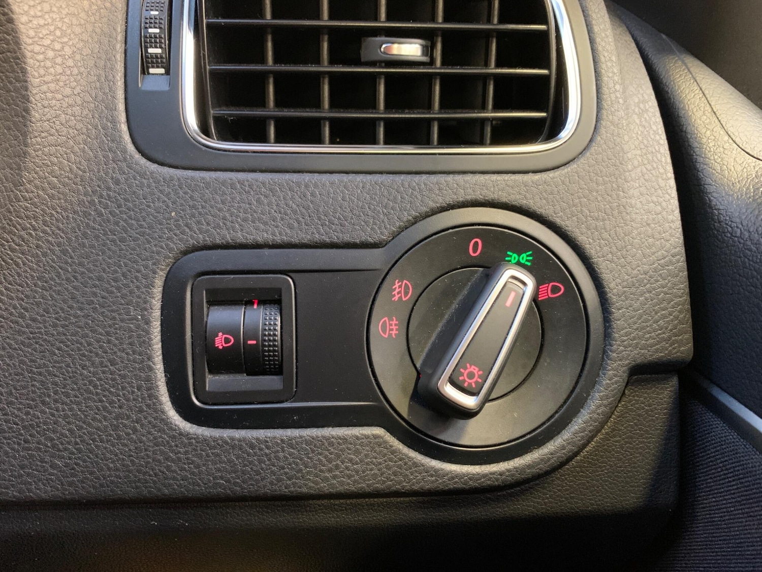 Used Volkswagen Polo 2016 for sale - 76689923: Photo 23