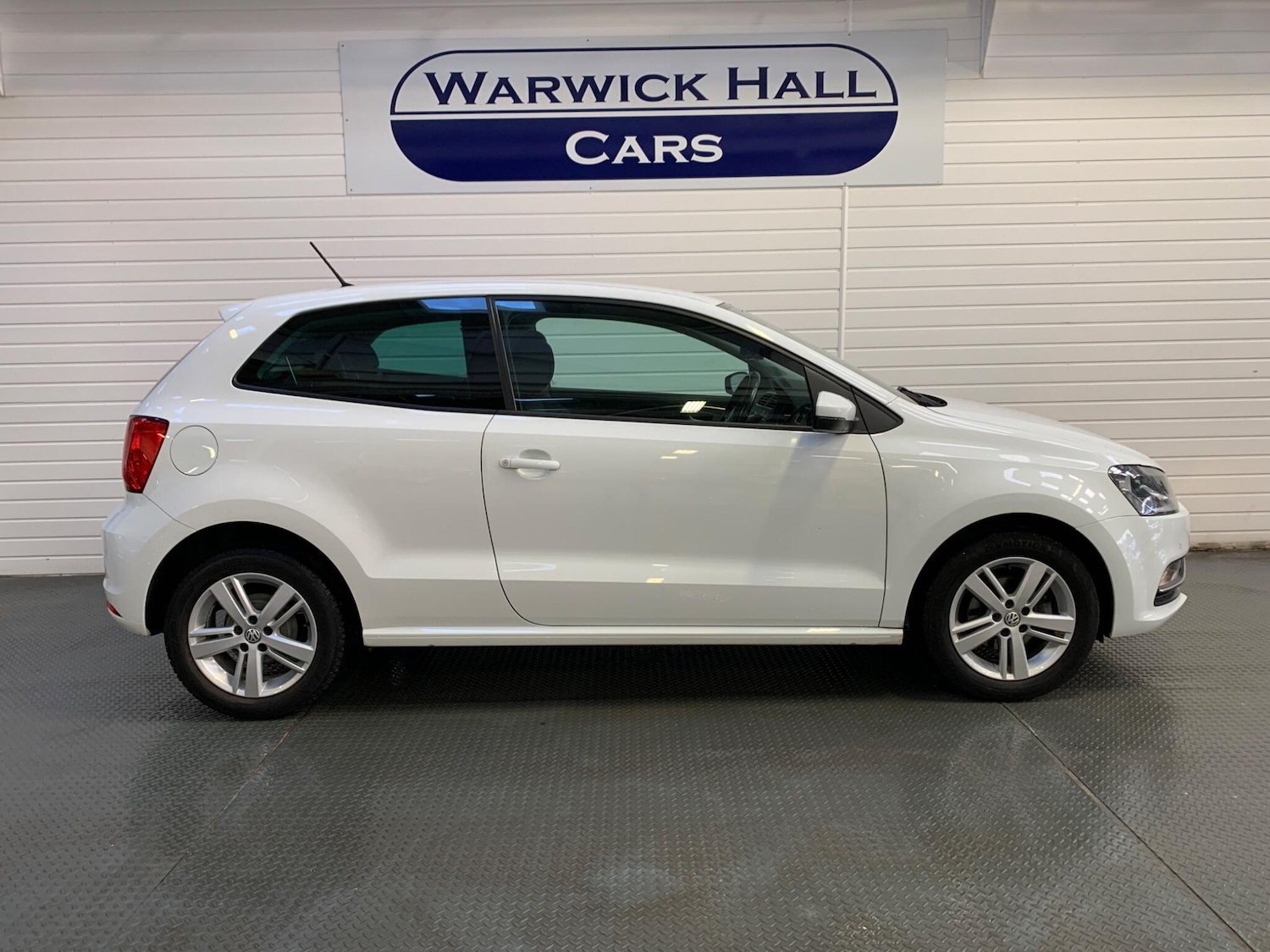 Used Volkswagen Polo 2016 for sale - 76689923: Photo 3