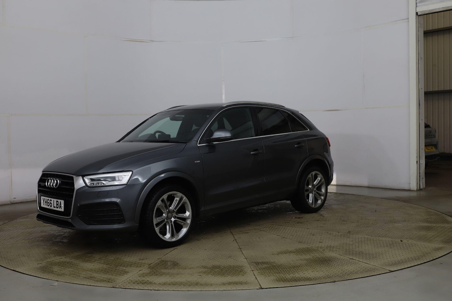 Used Audi Q3 for sale - 76689942: Photo 1