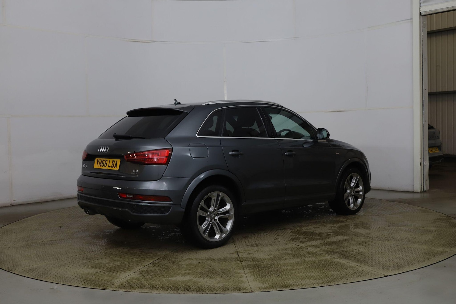 Used Audi Q3 for sale - 76689942: Photo 10