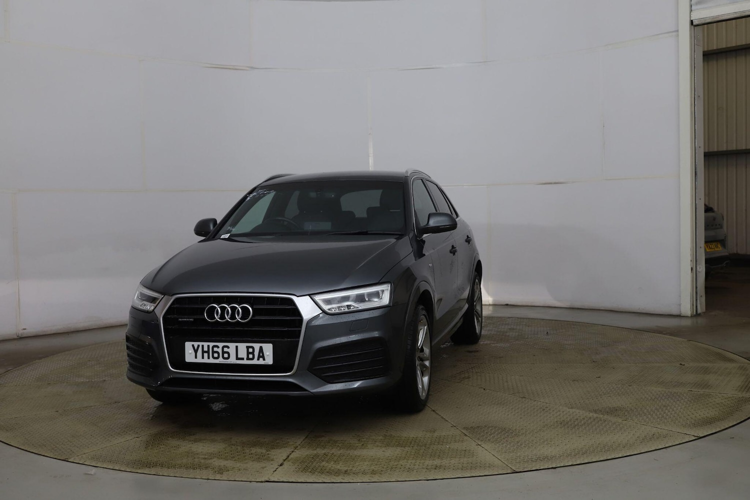 Used Audi Q3 for sale - 76689942: Photo 3