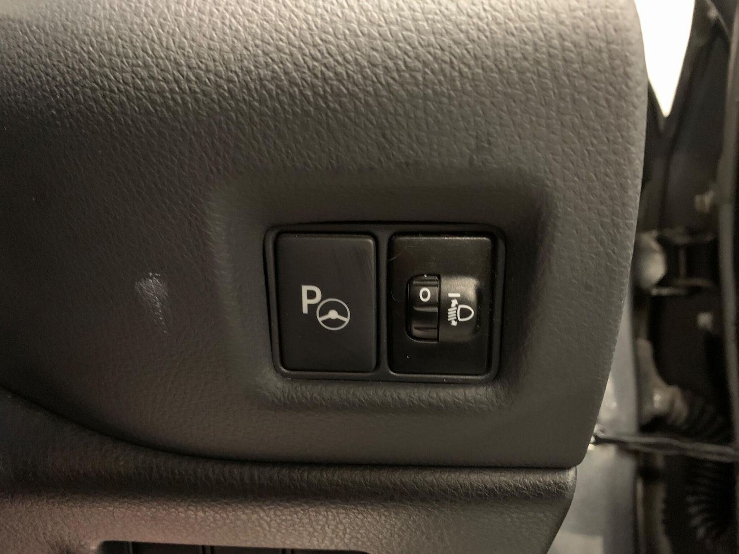 Used Toyota C-HR 2019 for sale - 76993182: Photo 25