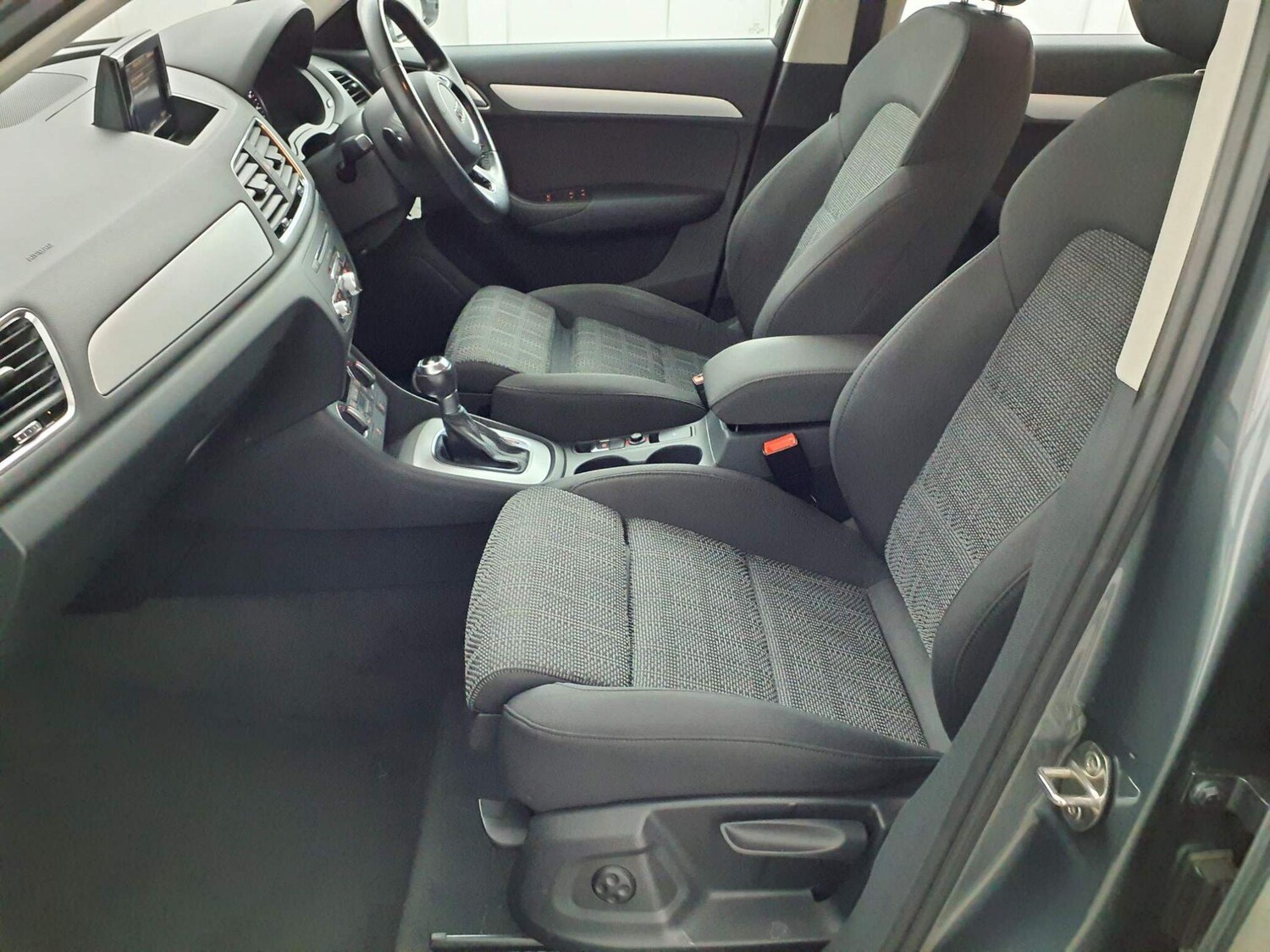 Used Audi Q3 2017 for sale - 77839374: Photo 14