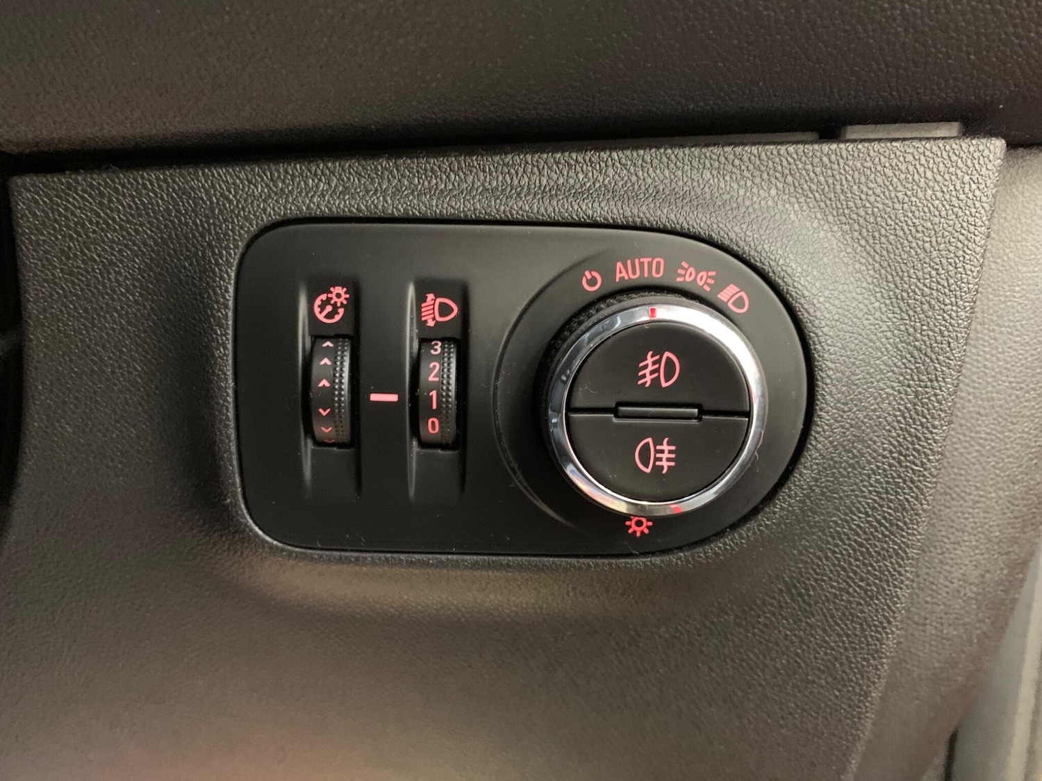 Used Vauxhall Corsa 2016 for sale - 75782274: Photo 22