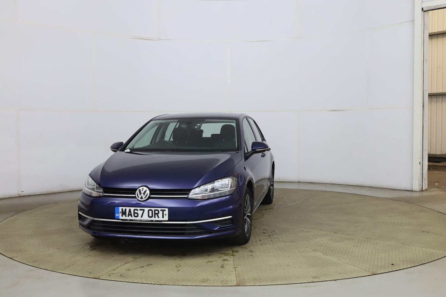 Used Volkswagen Golf 2017 for sale - 77970489: Photo 3